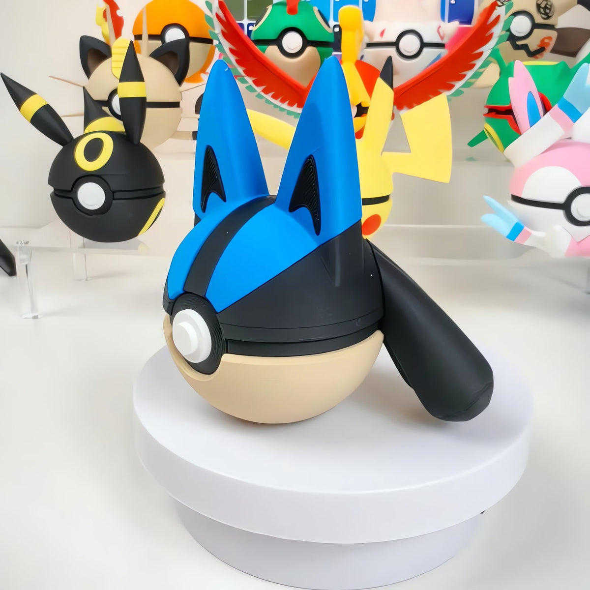 Lucario Premium Poké Ball – photo 2