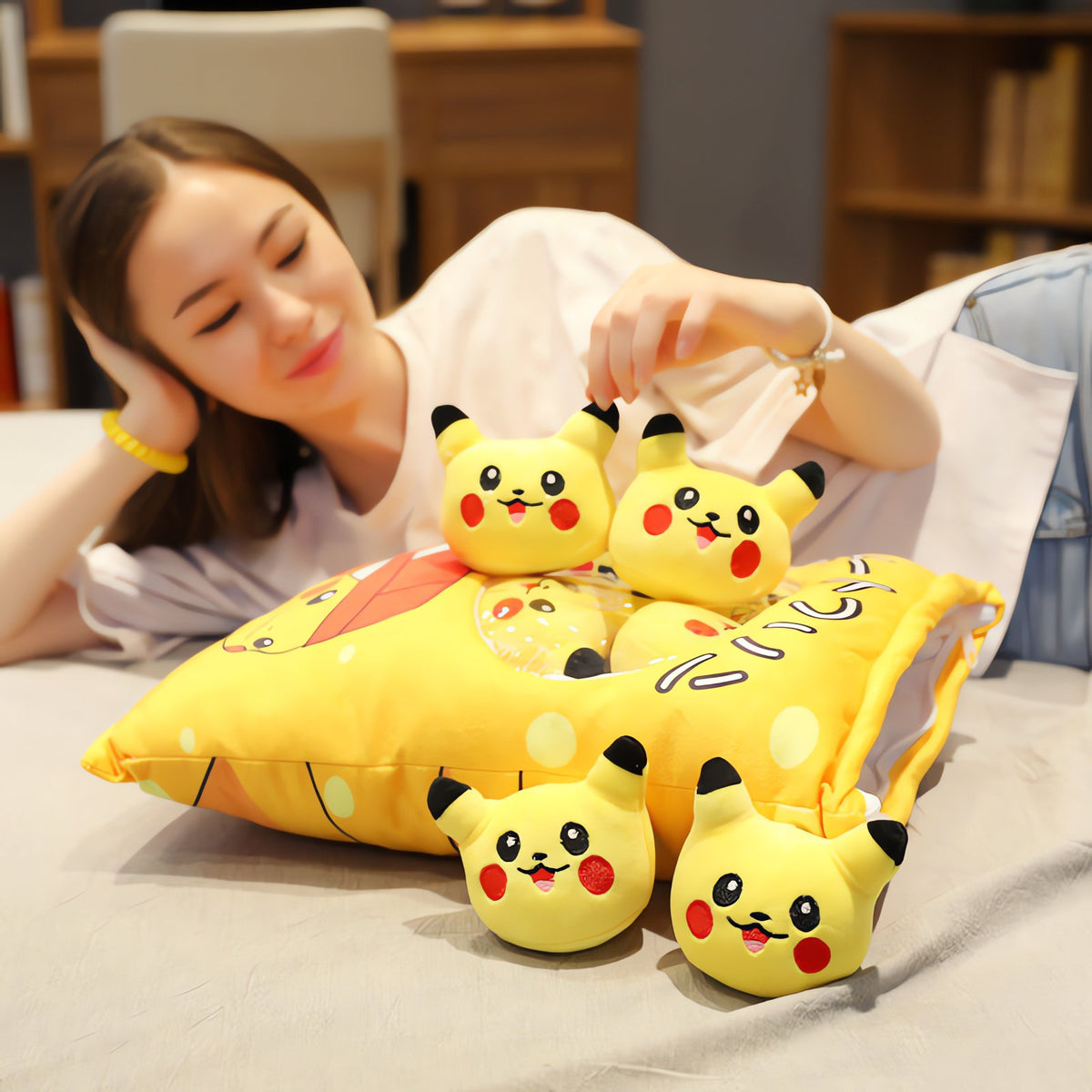 Pikachu plush bag cushion with 8 Pikachu toys – photo 2