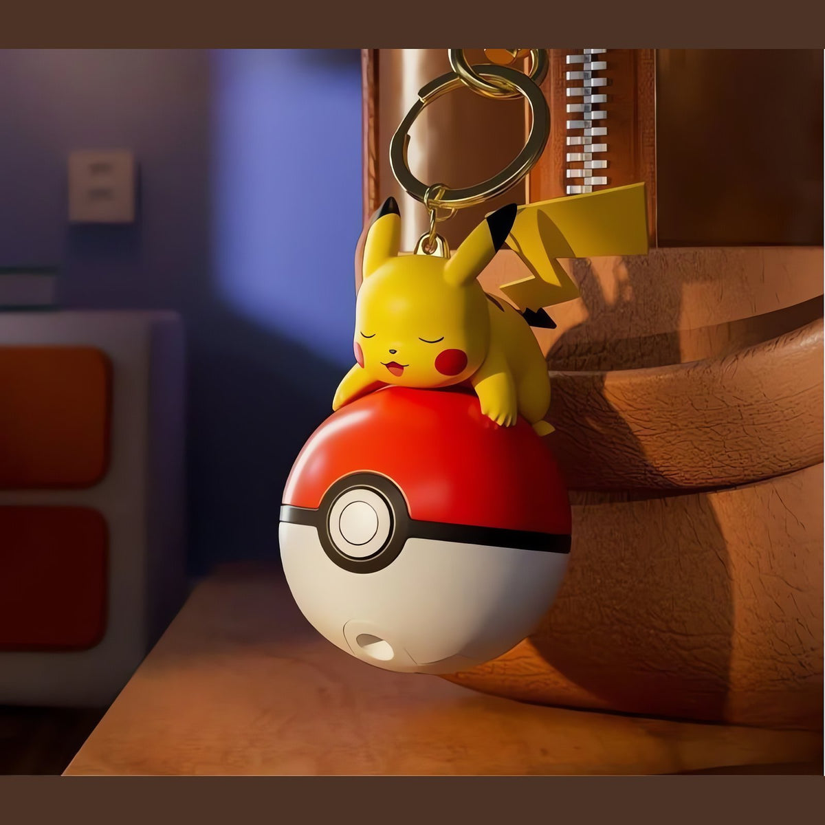 Poké Ball keyring with Pokémon charm – Pikachu