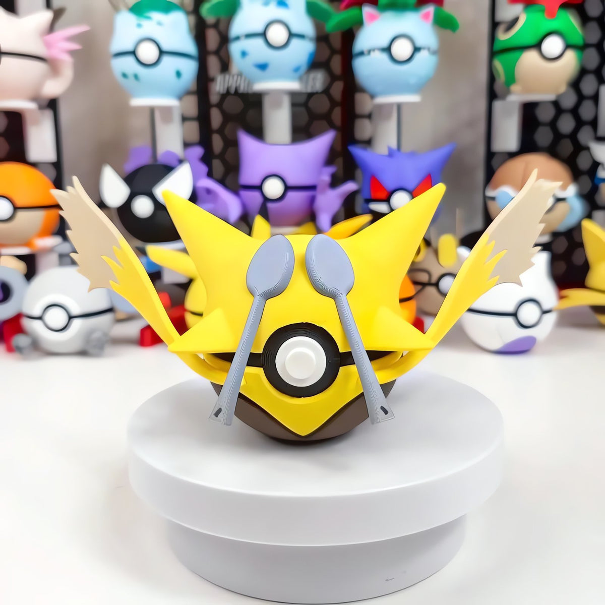 Premium Poké Ball in Abra, Kadabra and Alakazam designs – photo 2