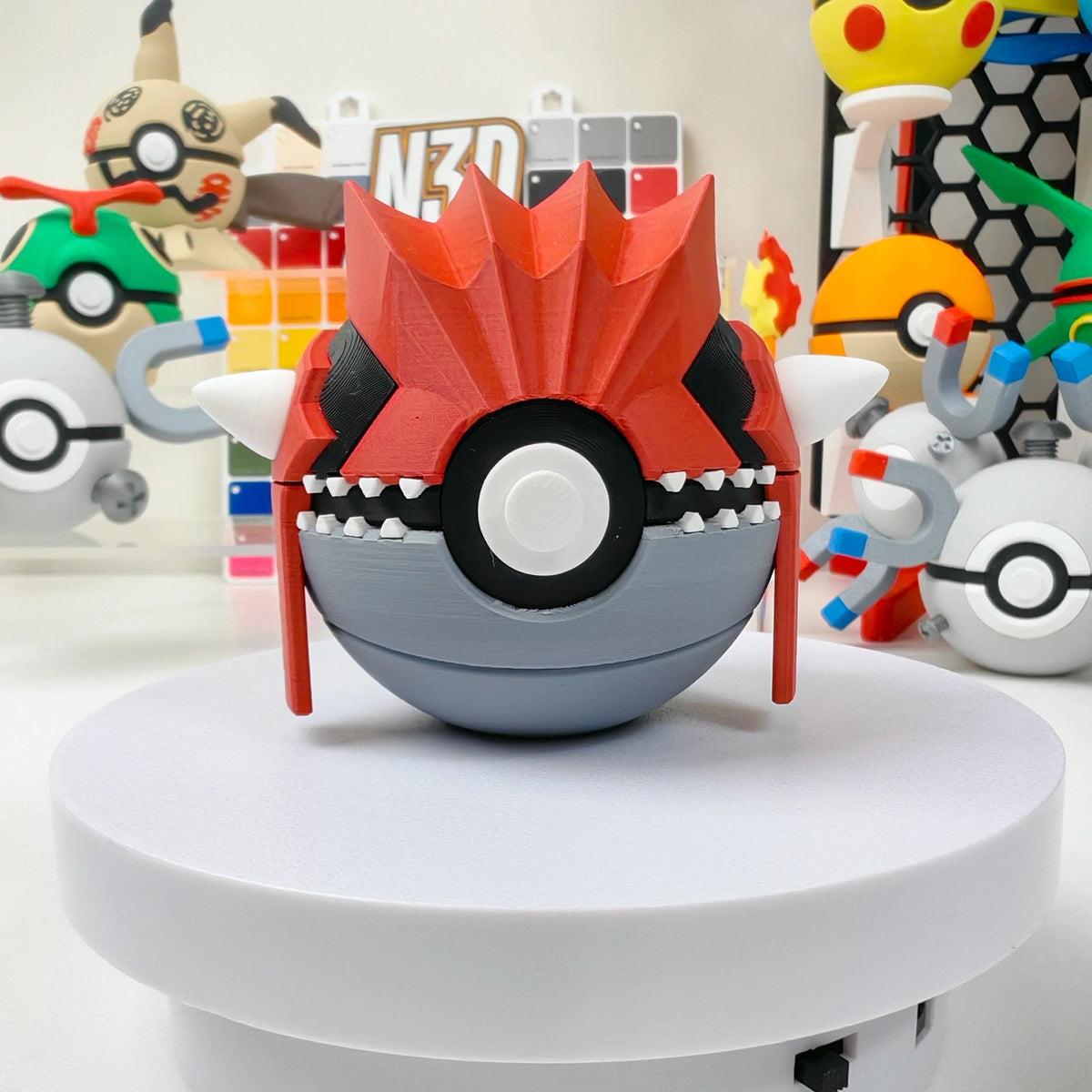 Premium Poké Ball in Groudon, Kyogre and Rayquaza designs – Groudon