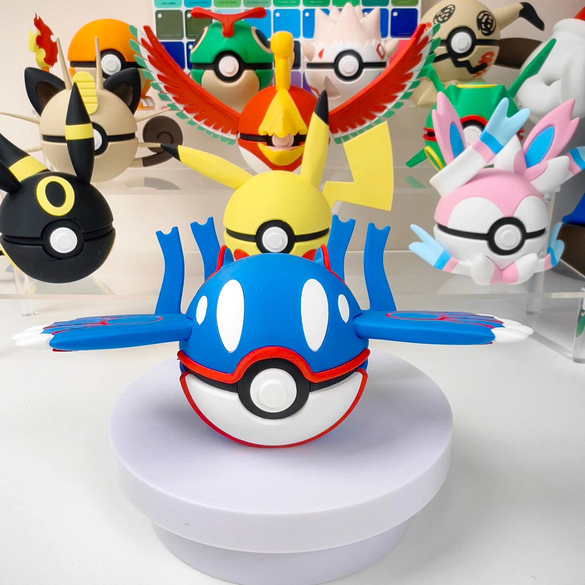 Premium Poké Ball in Groudon, Kyogre and Rayquaza designs – Kyogre