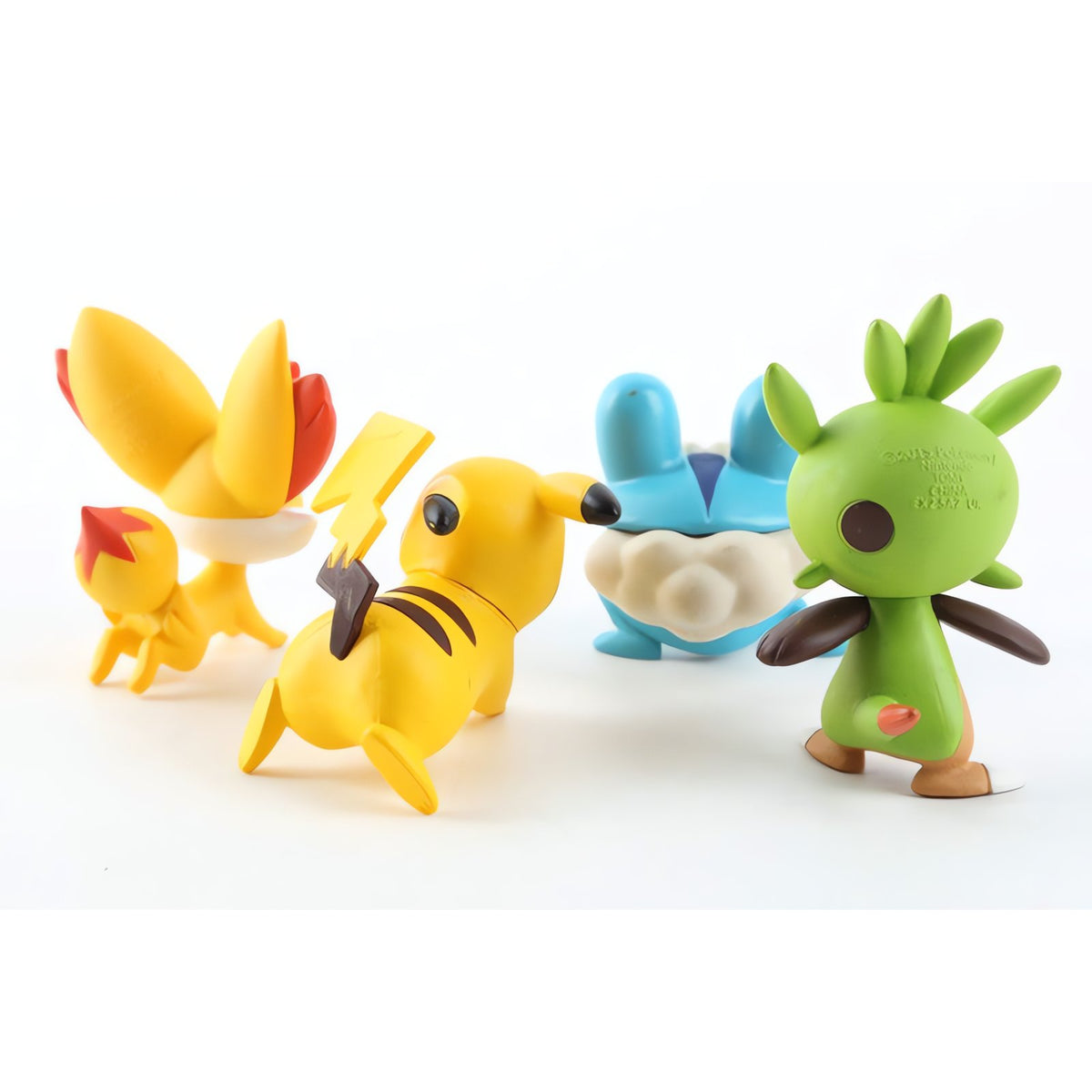 Set of four Poké Balls with Pokémon figures – photo 7