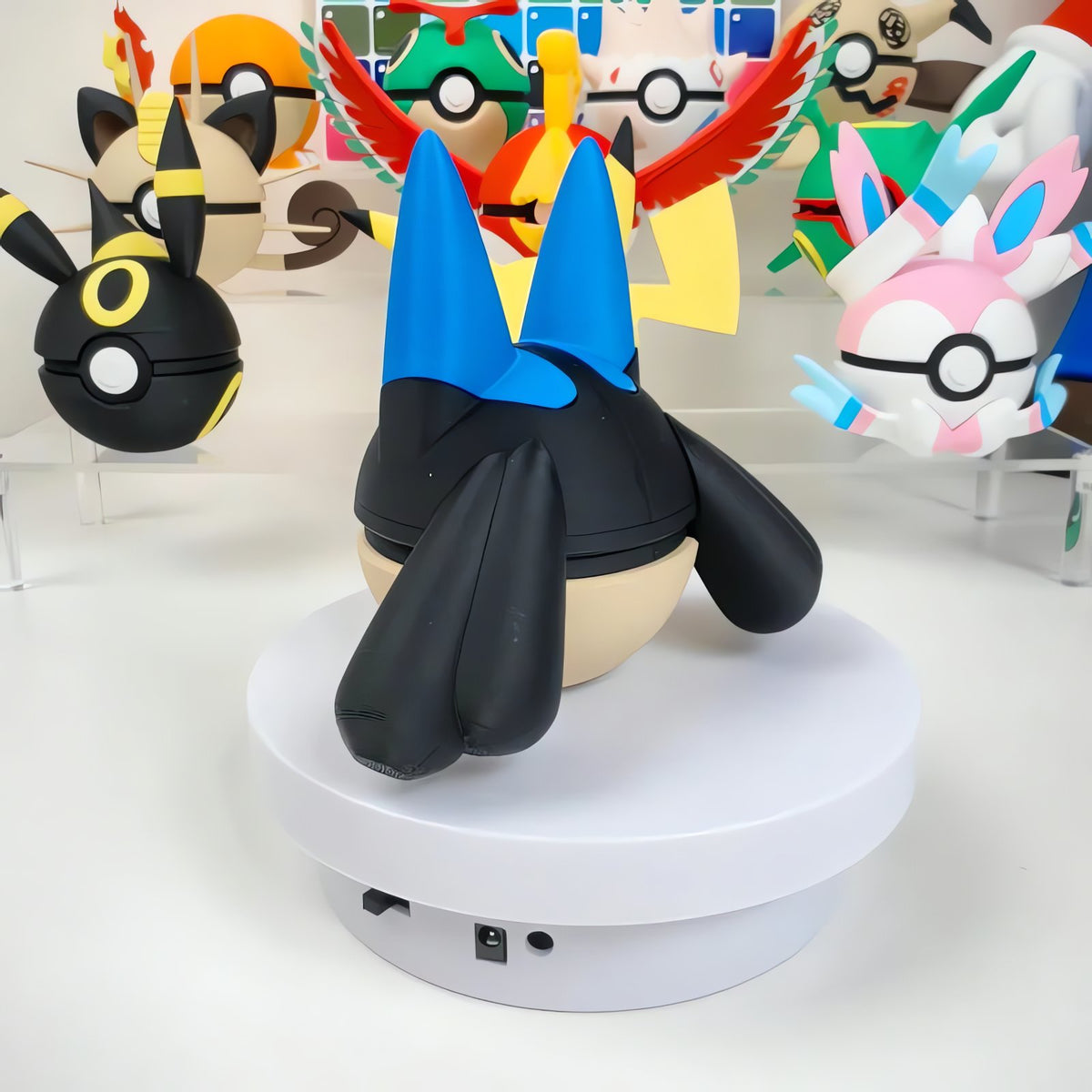 Lucario Premium Poké Ball – photo 4