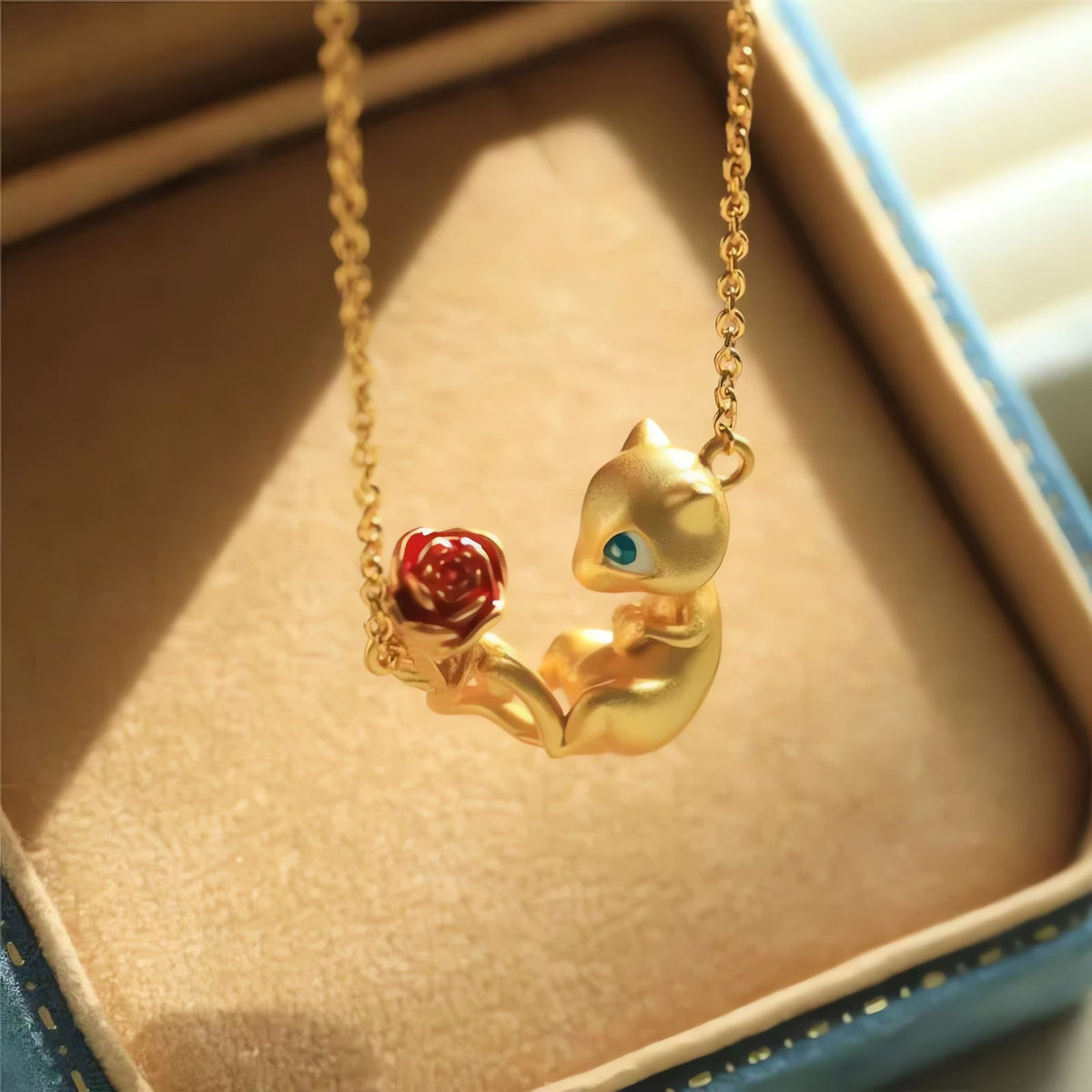 Golden Mew necklace with flower motif