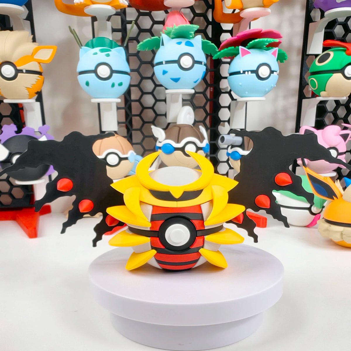 Mewtwo, Giratina and Darkrai Poké Ball – Giratina