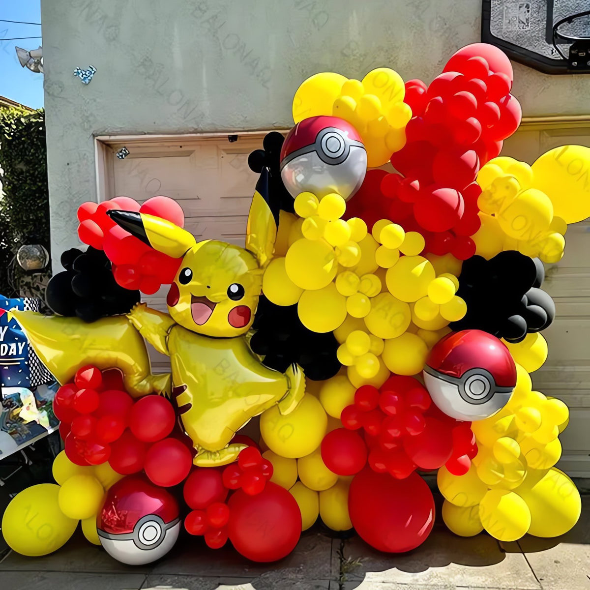 Pikachu balloon set with Poké Ball balloons – photo 4
