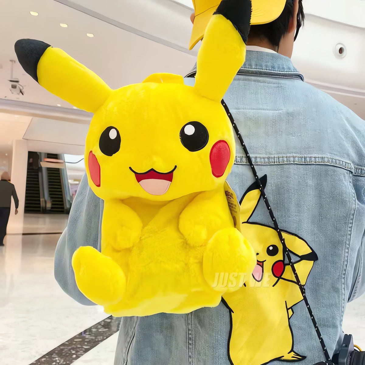 Pikachu plush backpack – photo 3