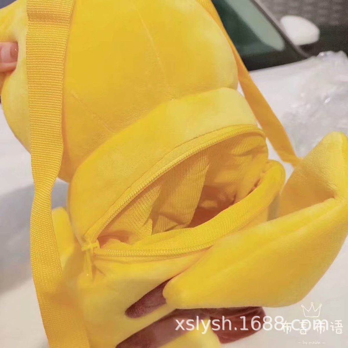 Pikachu plush backpack for kids – photo 3