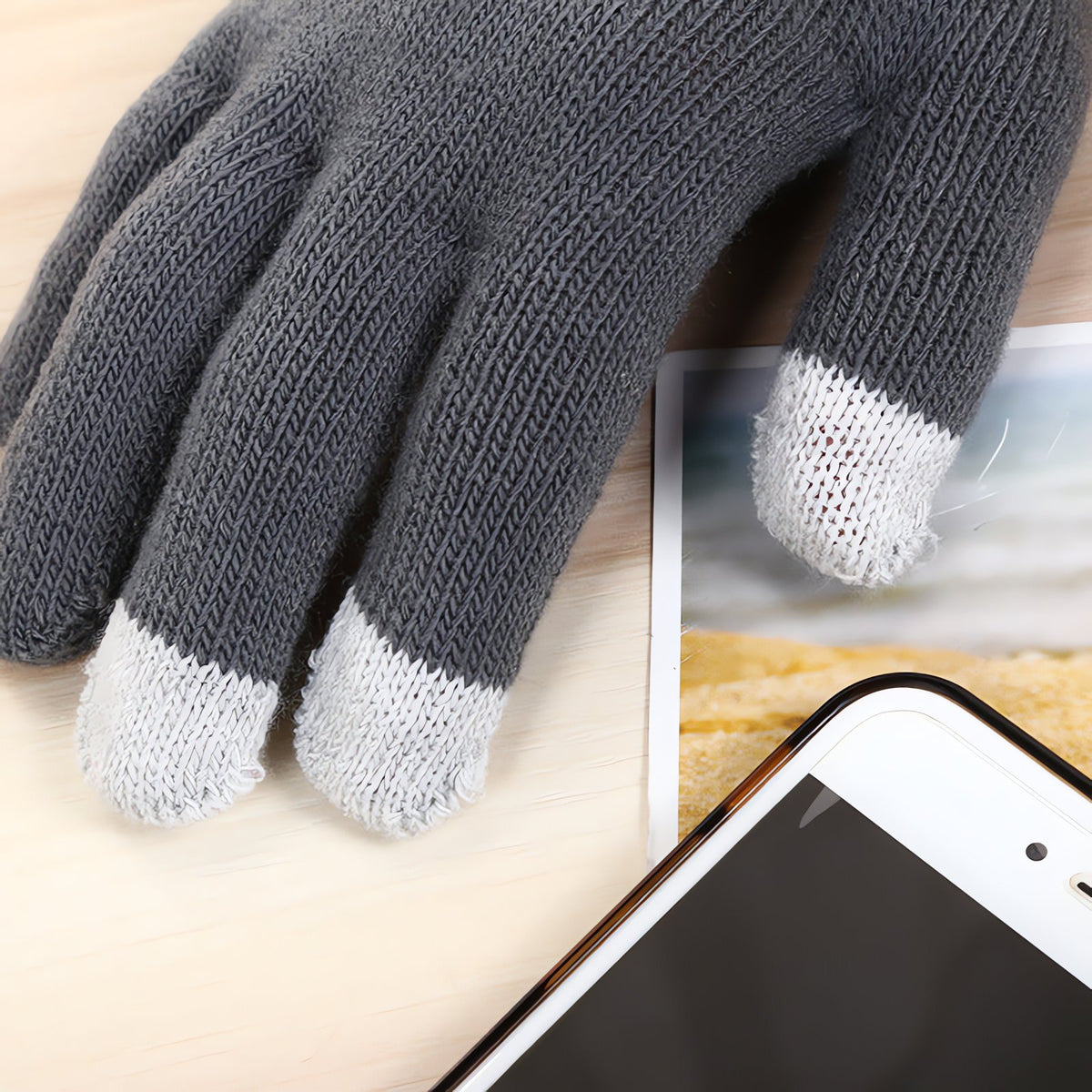 Knitted Pikachu touchscreen gloves – photo 19