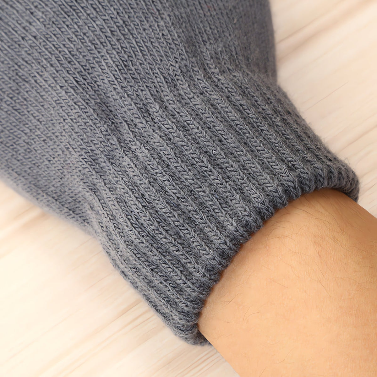 Knitted Pikachu touchscreen gloves – photo 21