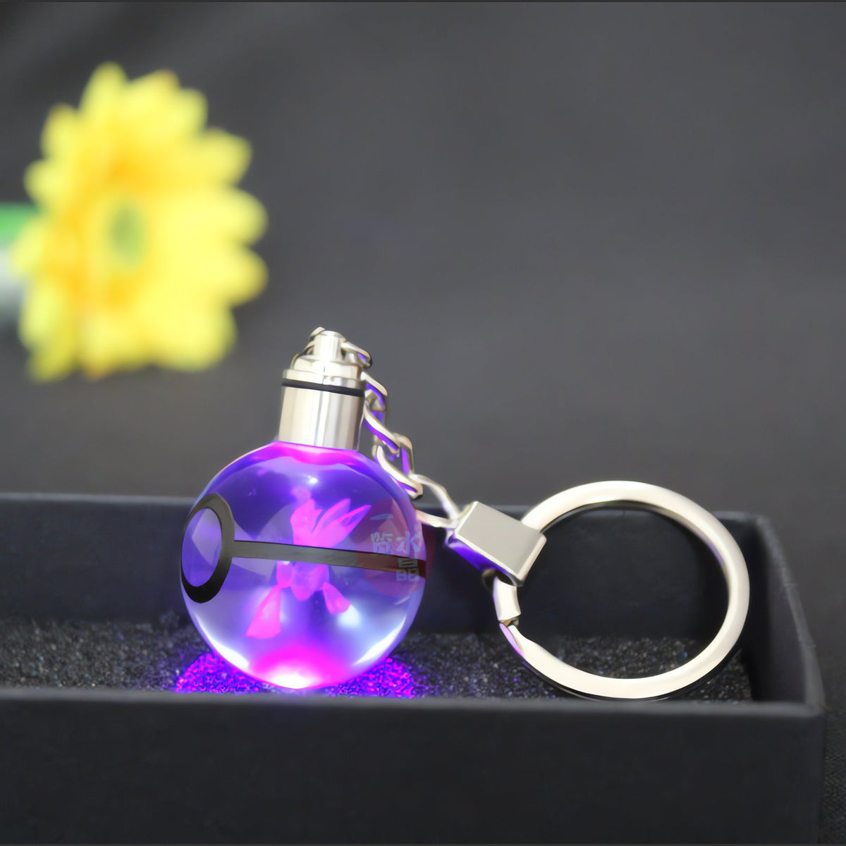 Glass Poké Ball keyring with engraved Pokémon – photo 19