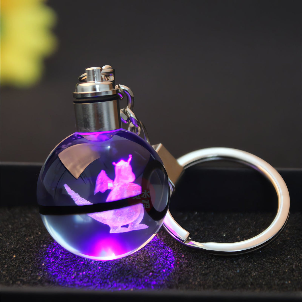 Glass Poké Ball keyring with engraved Pokémon – photo 44
