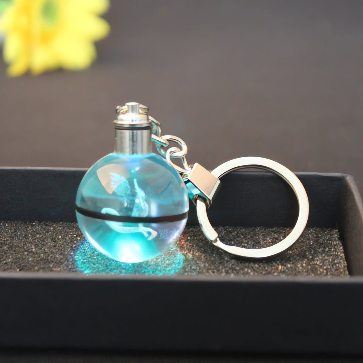Glass Poké Ball keyring with engraved Pokémon – photo 5