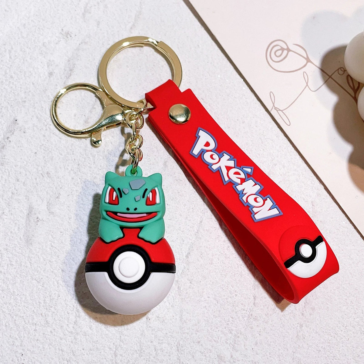 Poké Ball keyring with Pokémon figure charm – Bulbasaur