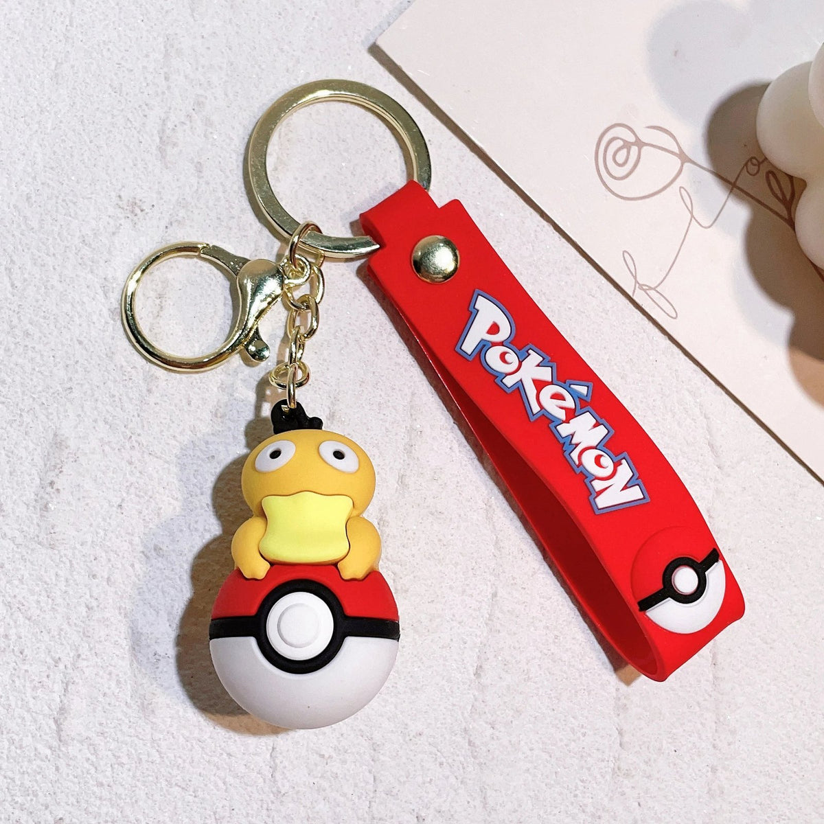 Poké Ball keyring with Pokémon figure charm – Psyduck