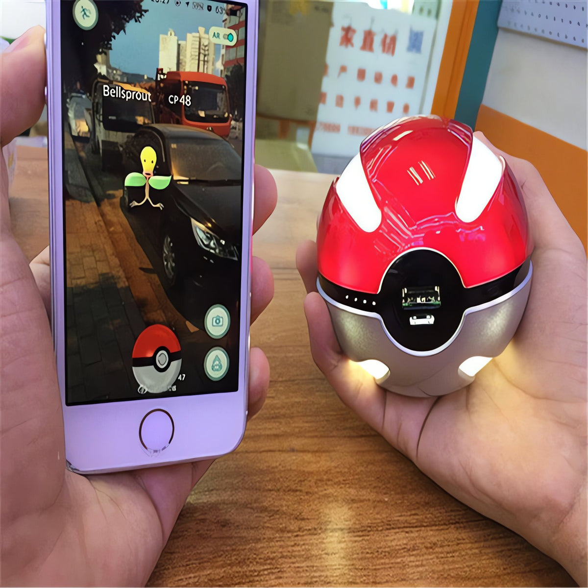 Poké Ball power bank