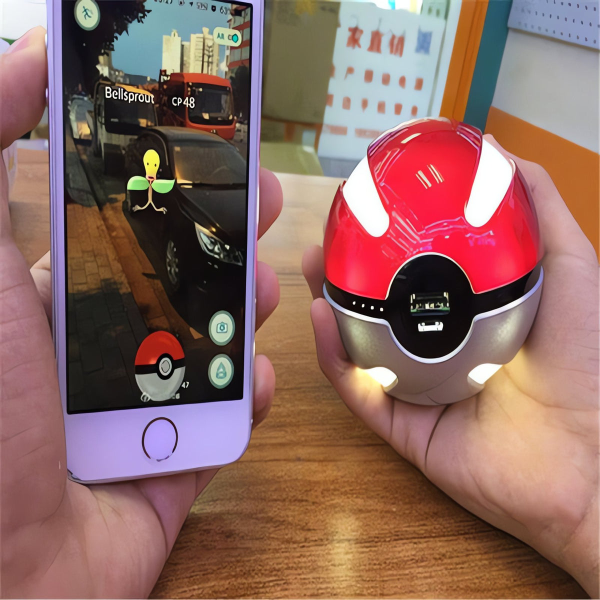 Poké Ball power bank – Red & Silver