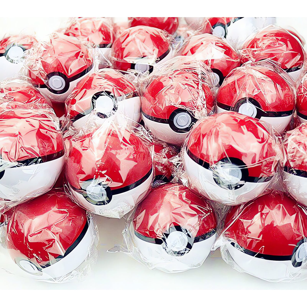 Set of 30 Poké Balls with Pokémon figures
