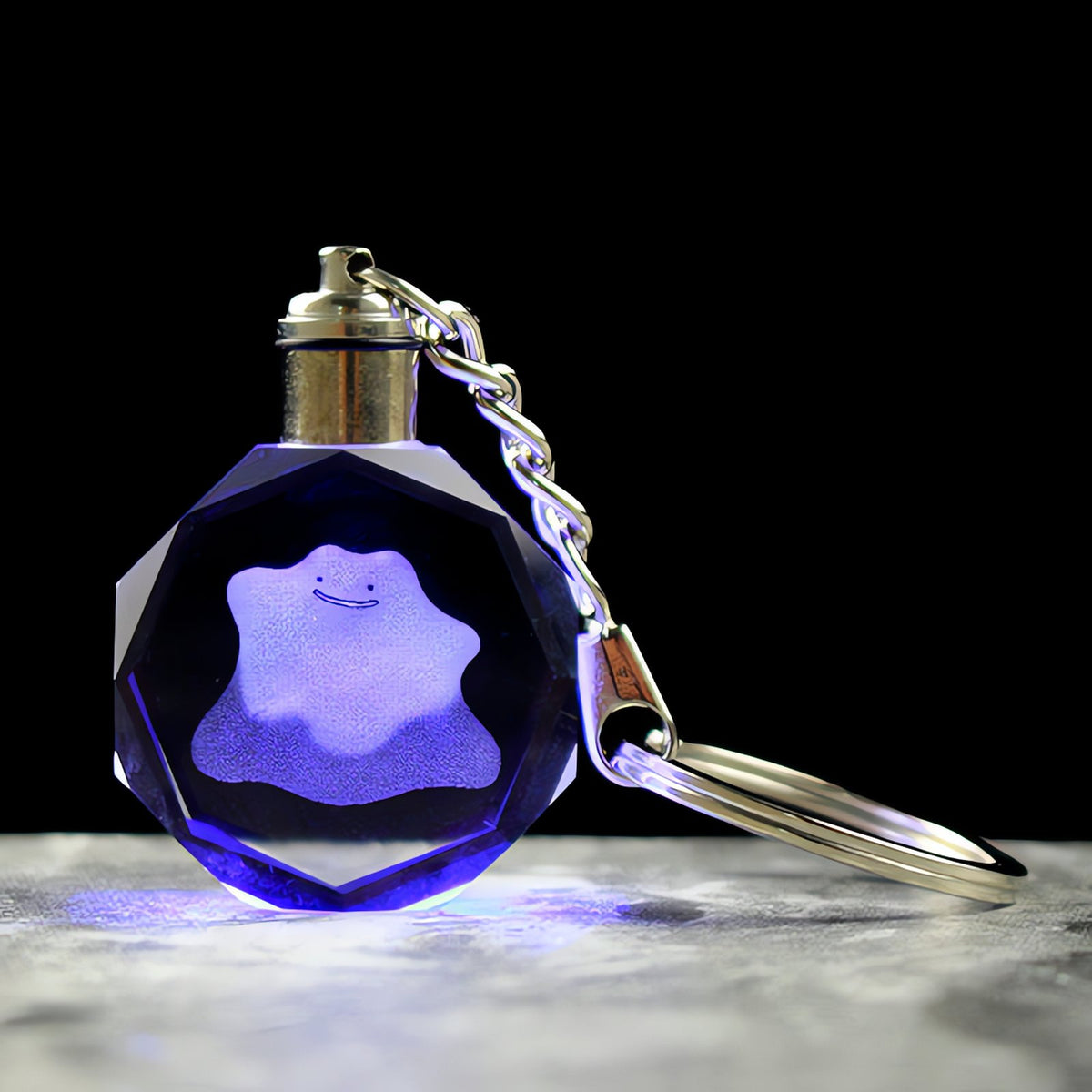 Pokémon crystal keyring with a glowing 3D Pokémon – Ditto