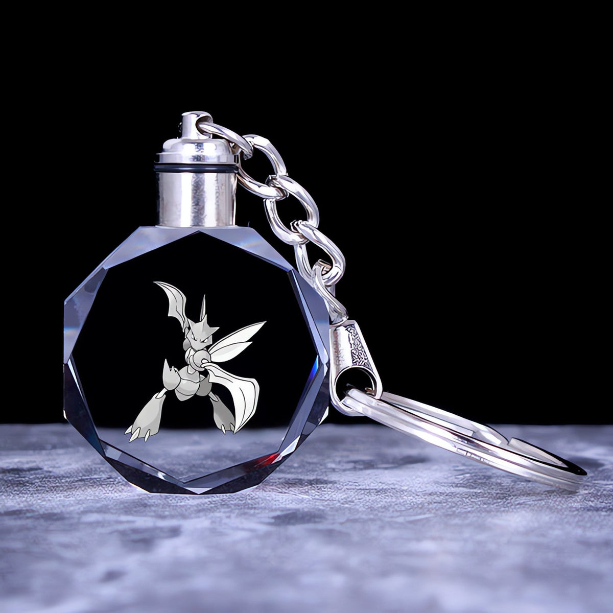 Pokémon crystal keyring with a glowing 3D Pokémon – Scyther