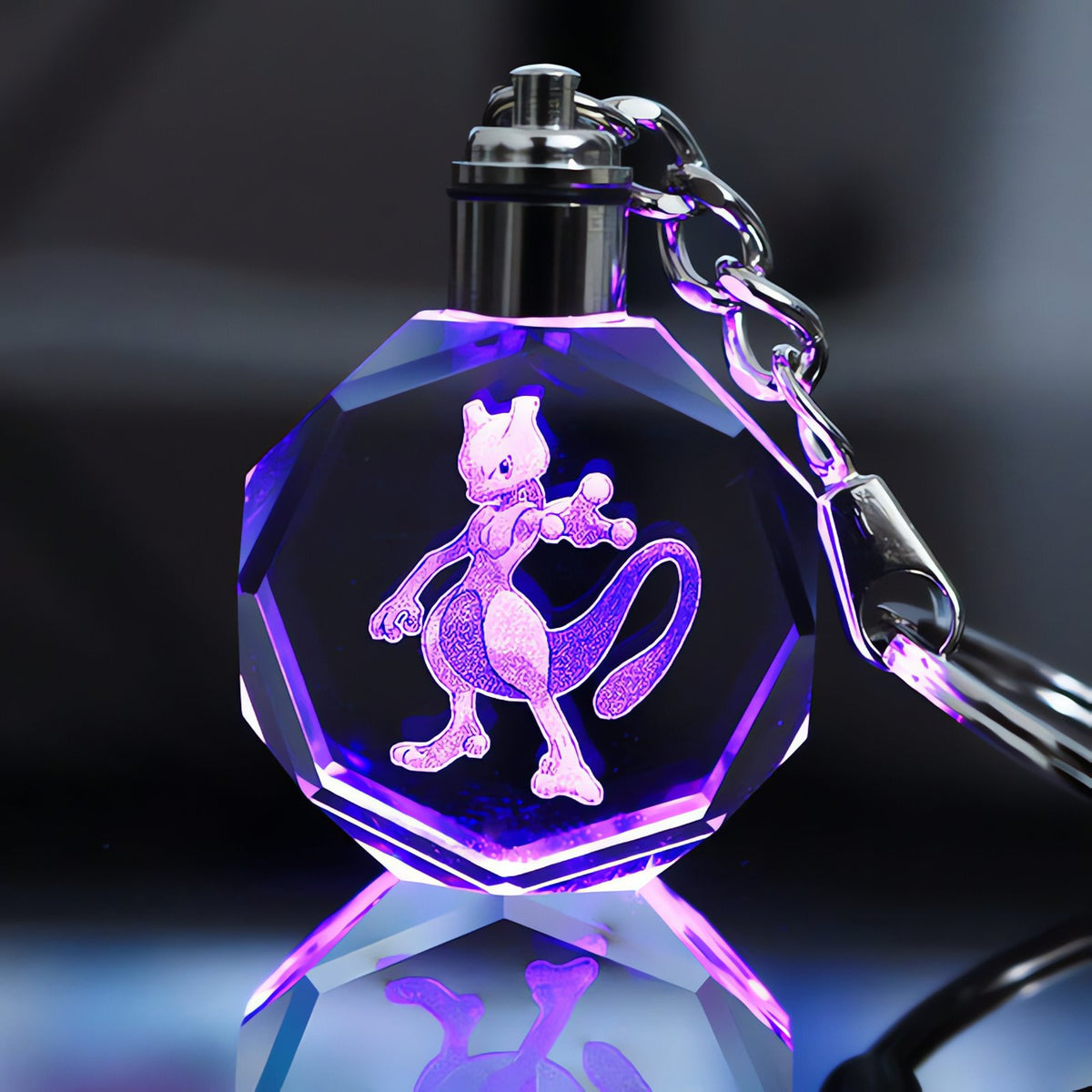 Pokémon LED keyring with a light-up crystal charm – Mewtwo