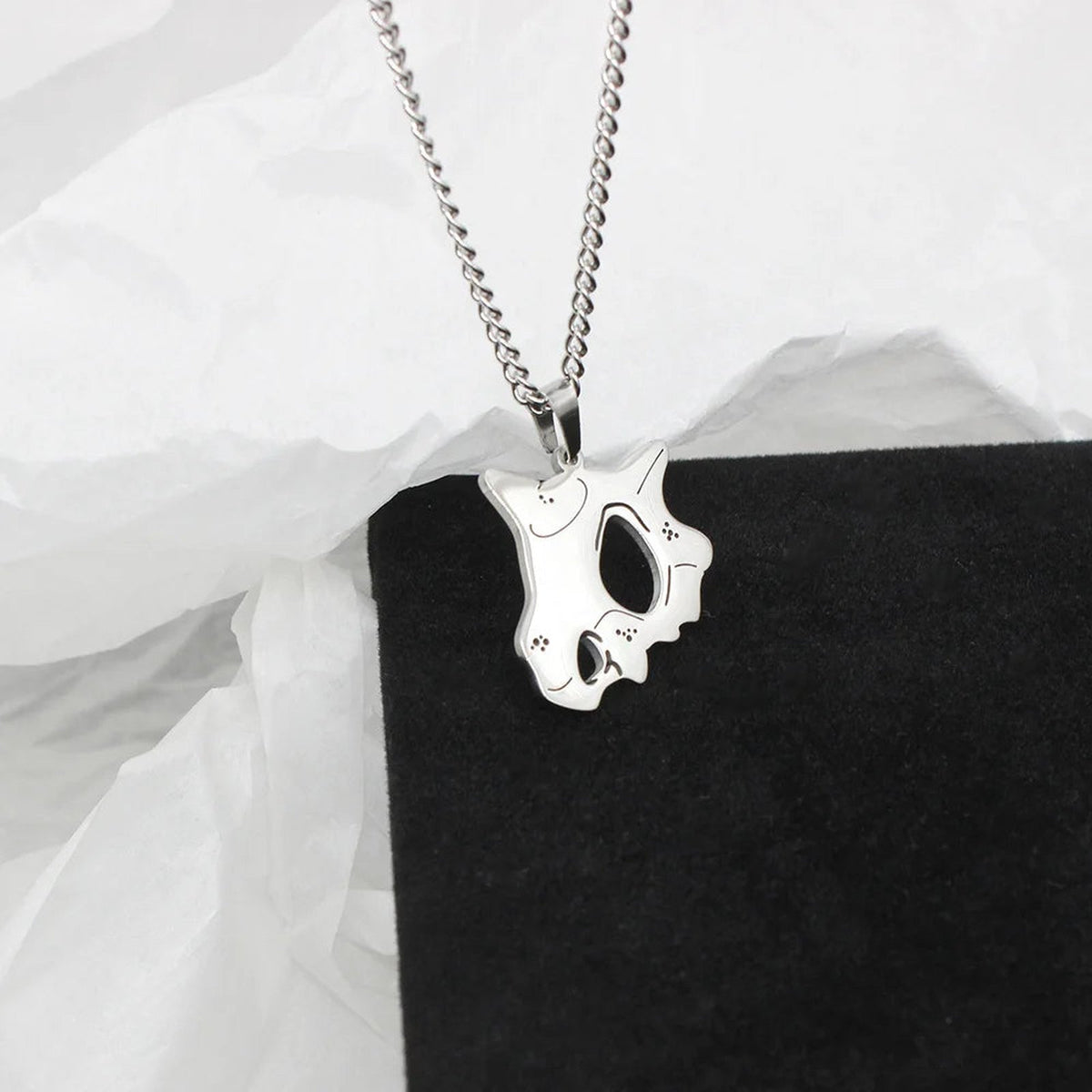 Pokémon pendant necklace in silver – Cubone
