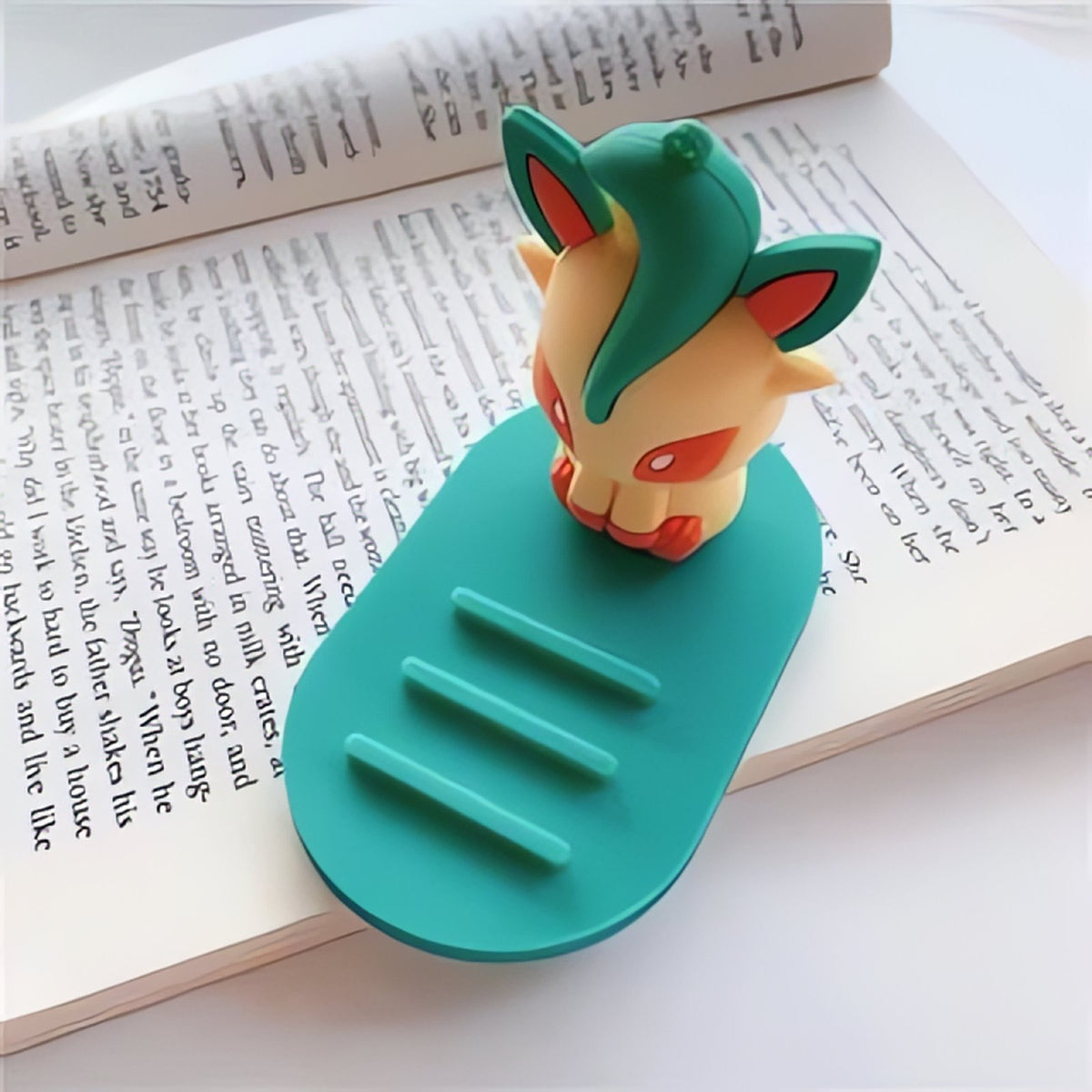 Pokémon phone holder with Eevee evolution figure – Leafeon