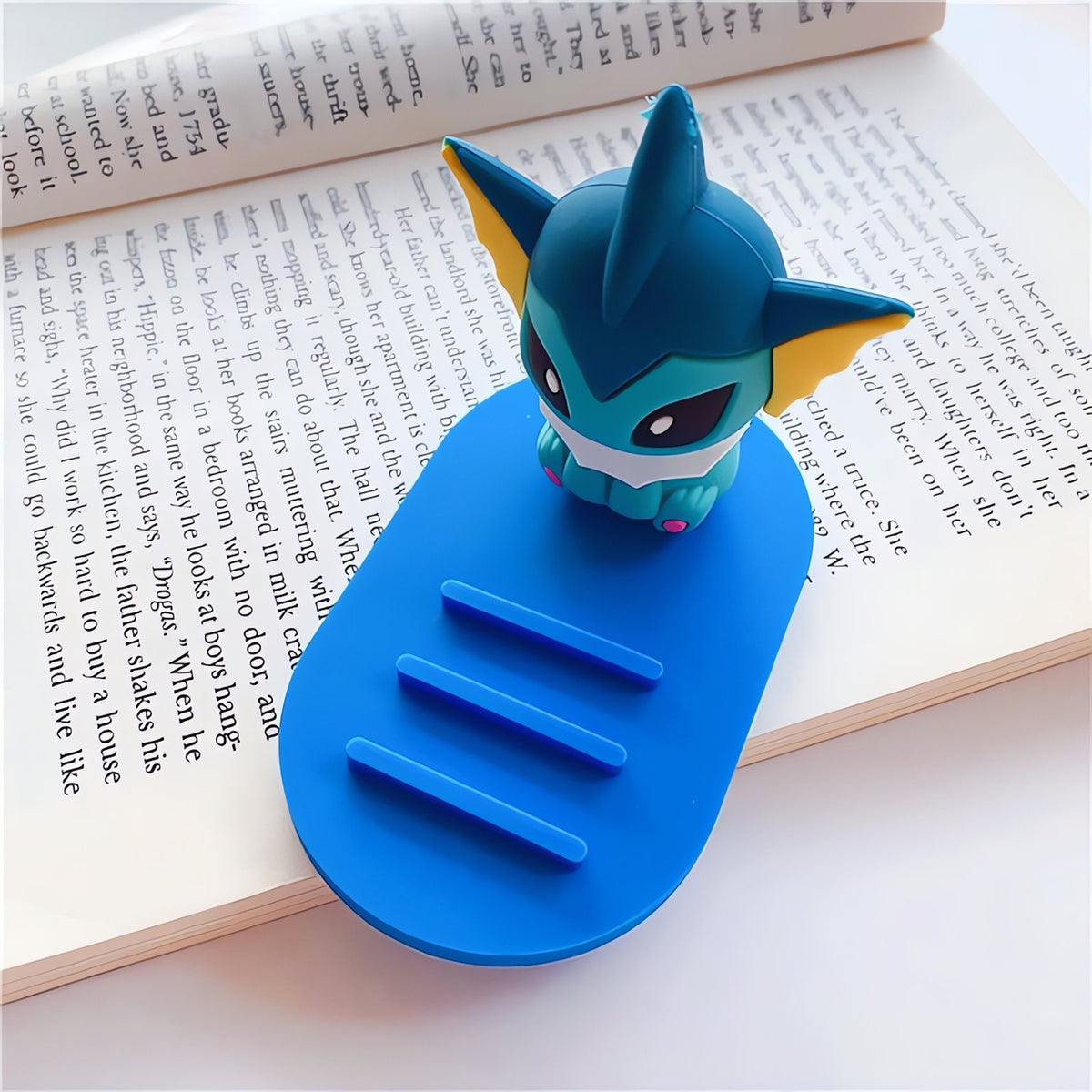 Pokémon phone holder with Eevee evolution figure – Vaporeon