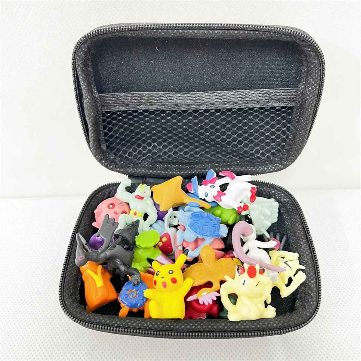 Pokémon trading card pouch and figures – photo 3