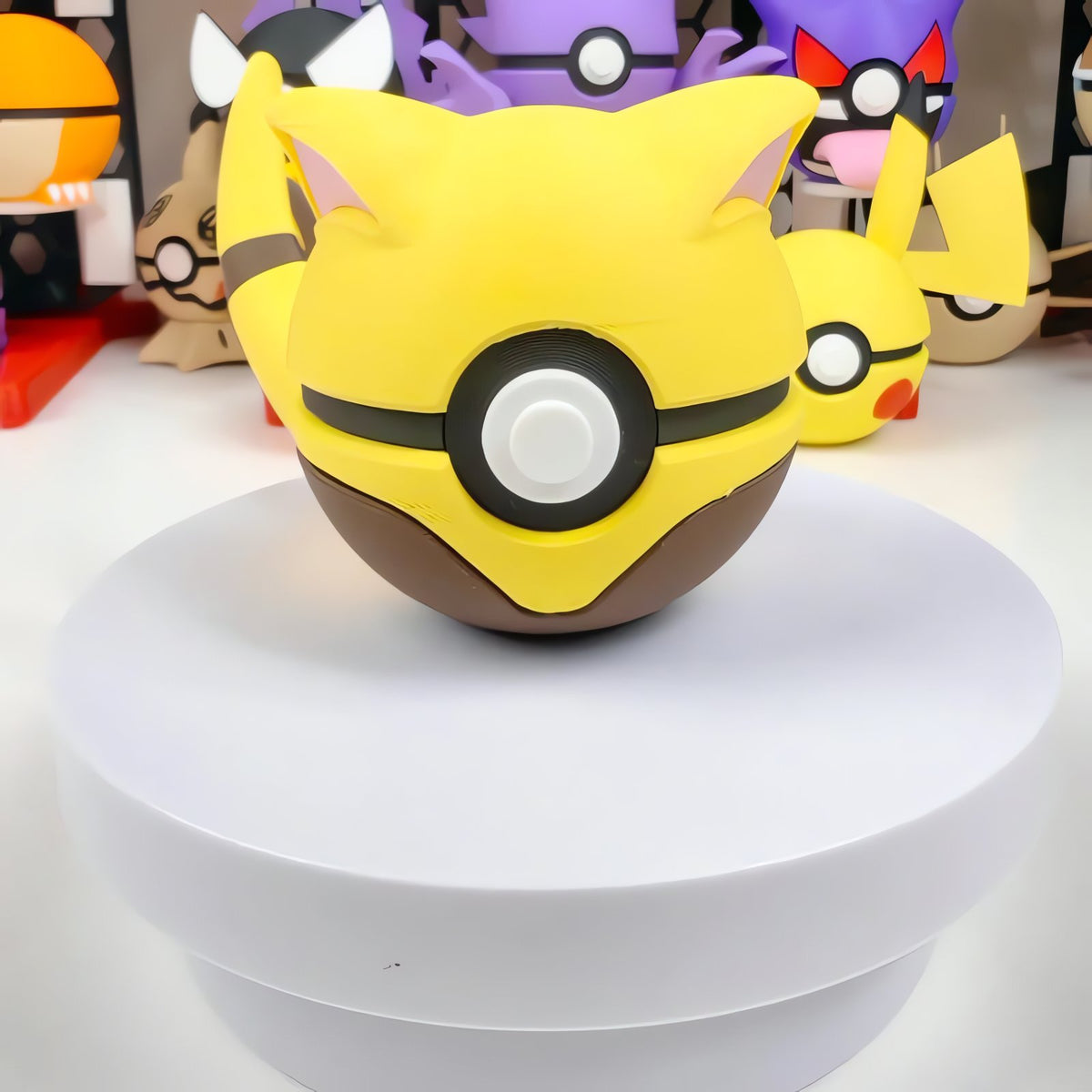 Premium Poké Ball in Abra, Kadabra and Alakazam designs – Abra