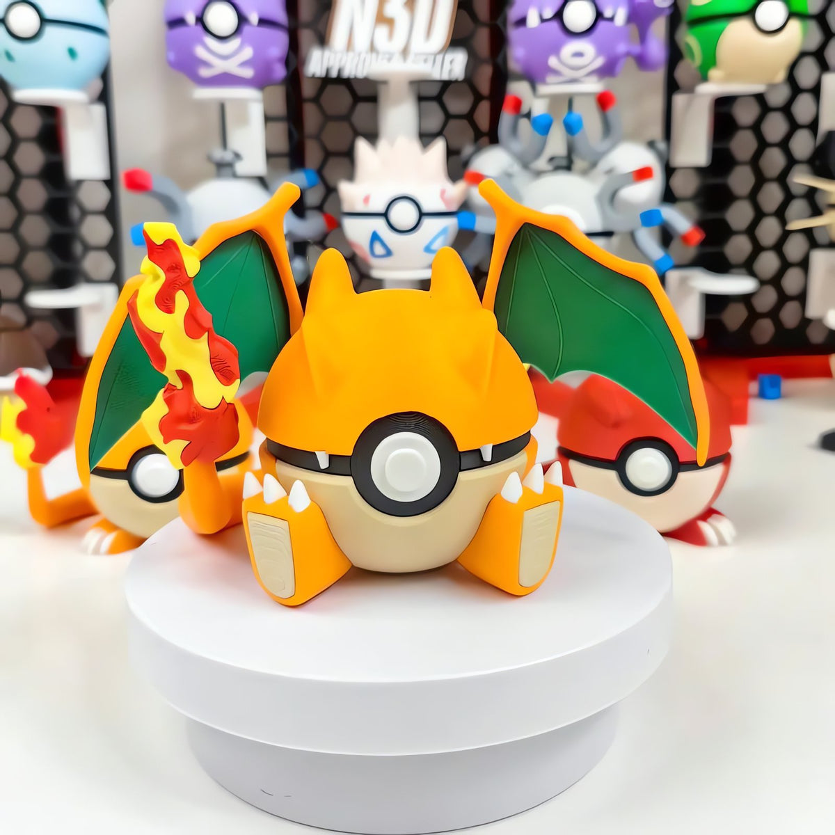Premium Poké Ball with Pokémon design – photo 3