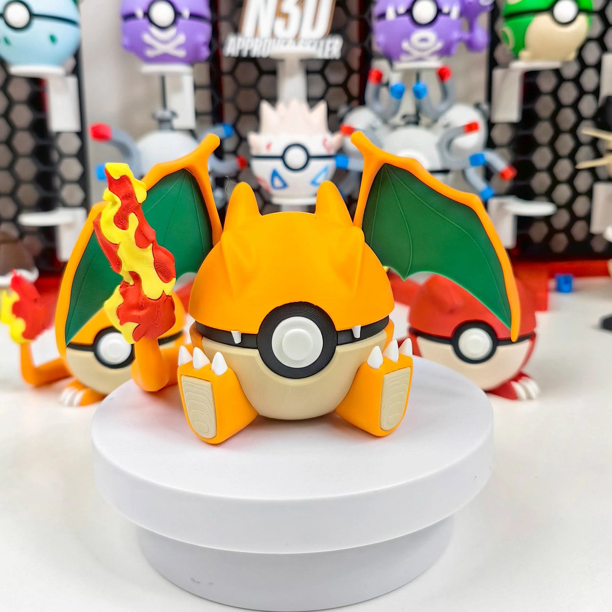 Premium Poké Ball with Pokémon design – Charizard