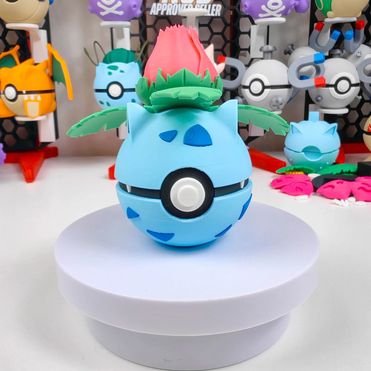 Premium Poké Ball with Pokémon design – Ivysaur