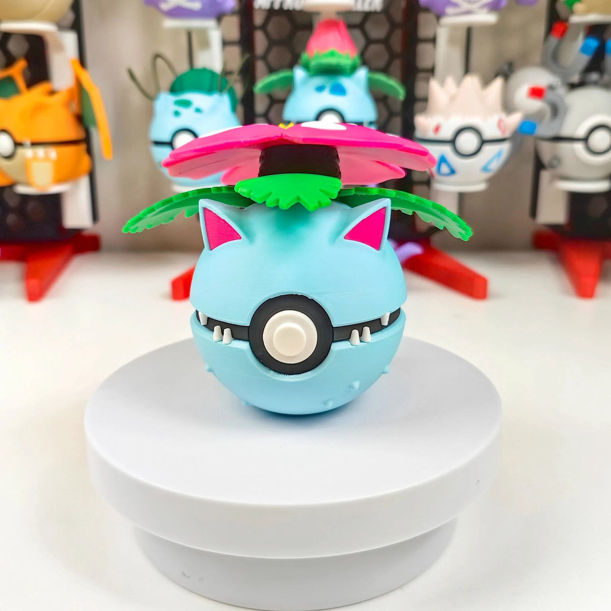 Premium Poké Ball with Pokémon design – Venusaur