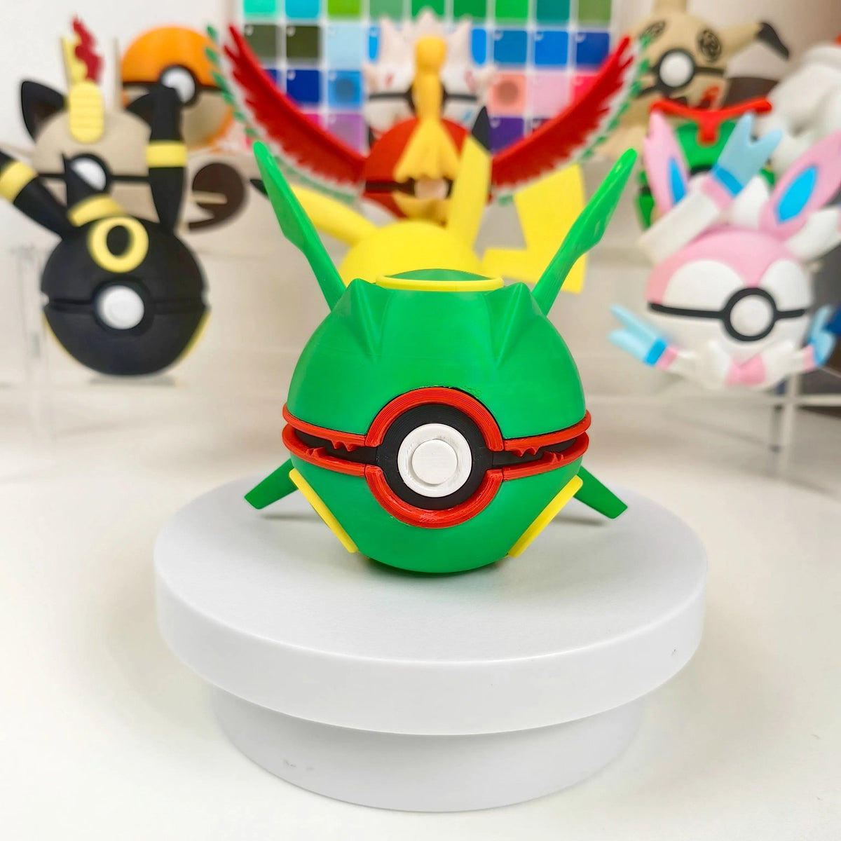Premium Poké Ball in Groudon, Kyogre and Rayquaza designs – Rayquaza