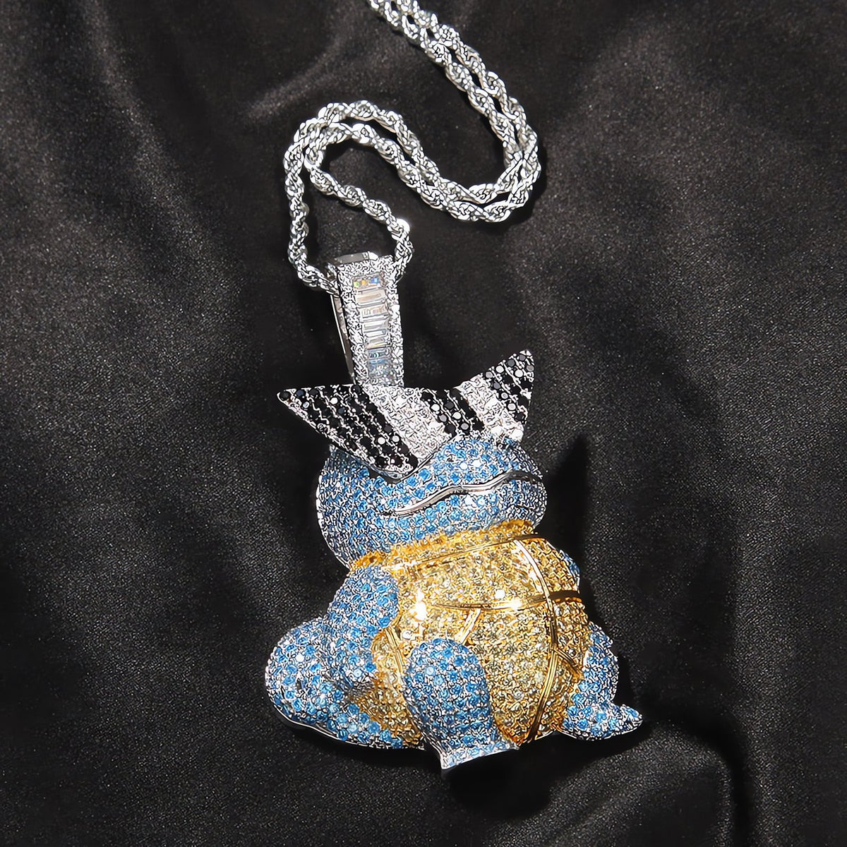 Squirtle pendant necklace in gold – photo 8